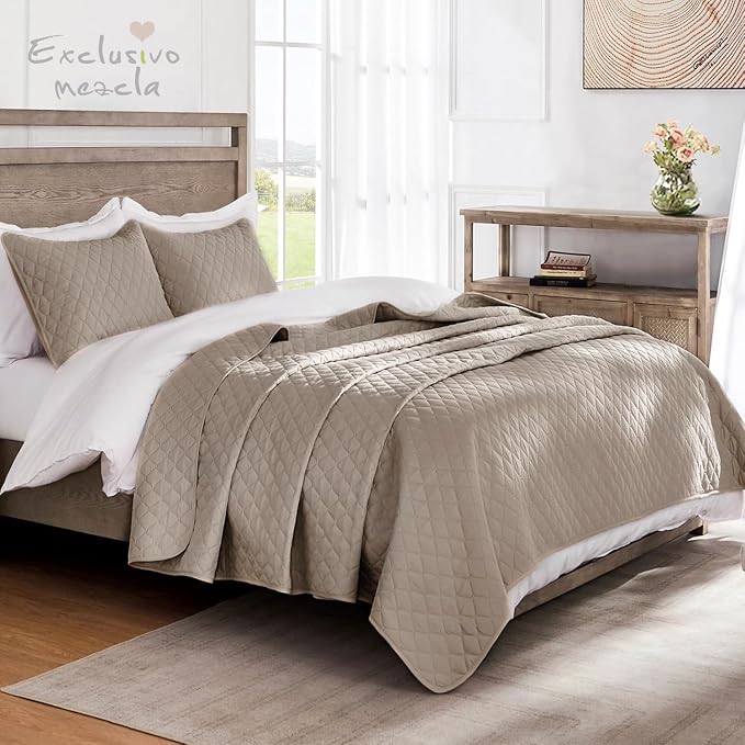Exclusivo Mezcla Reversible King Size Quilt Bedding Set, Taupe | Lightweight Bedspreads with 2 Pillow Shams, Soft Microfiber, All Season Bed Coverlets for Bedroom Guest Room, 104x96 Inch