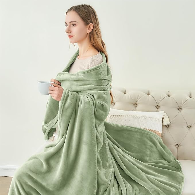 BEDELITE Fleece Blanket Soft Plush Throw for Couch Sage Green 50"x60" | Ultra Soft Fleece, Plush Microfiber, Lightweight Warmth, All Season Comfort, Fade Resistant, Machine Washable, Couch Sofa Bed