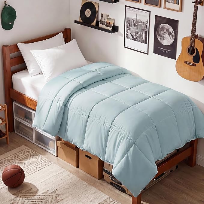 EASELAND Twin/Twin XL Down Alternative Comforter, Aqua, 64x88 Inches | Quilted Duvet Insert for College Dorm, Soft Lightweight Bedding with Corner Tabs, Breathable Machine Washable Dorm Essentials