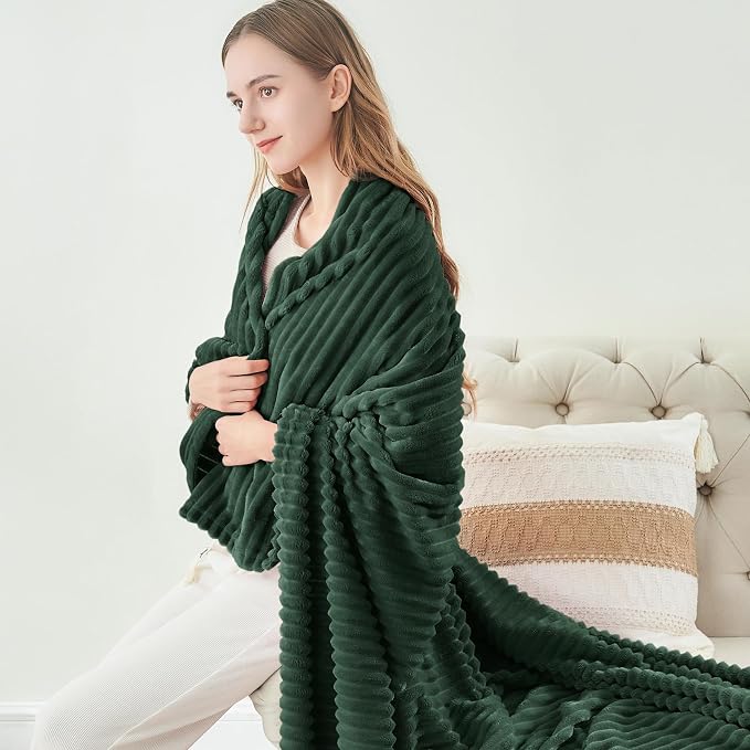 BEDELITE 3D Ribbed Emerald Green Fleece Twin Blanket for Couch, 60x80 Inch | Soft Warm Fluffy Blanket for Bed Sofa College Dorm Room Decor, Luxury Cozy Plush Birthday Gifts for Women Girls, Lightweight
