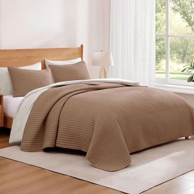 Oversized King Quilt-Brown Lightweight Bedspreads Quilt Bedding Set | Soft Coverlet with 2 Shams for All Seasons, Suitable for Bed, Couch, 102"x110"