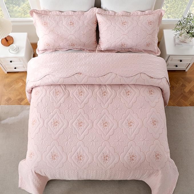Cmfshape Oversized Floral Embroidery Quilt Set,3 Pieces Super King Quilt Bedding Set,Classic Diamond Pattern Quilt,Ultra Soft Lightweight Reversible Bedspread Coverlet for All Season(Pink,120"x120")