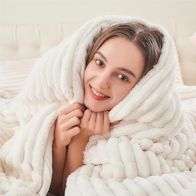 BEDELITE Fleece Twin/Twin XL Comforter Set, Fluffy Bed Set, Cream White | Super Soft & Warm Bedding, Luxury Fuzzy Faux Fur Comforter for Winter, Heavy Plush Bedding, with 1 Pillowcase