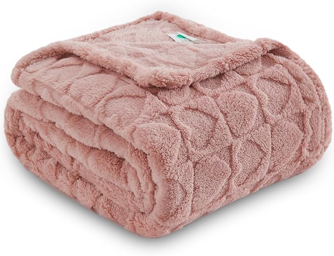 NEWCOSPLAY 3D Heart Checkered Flannel King Blanket, Dusty Pink, 90"x110" | Super Soft Cute Lightweight Decorative Premium Silky Fleece Blanket for Couch Sofa Bed, Gift for Women Men, All Season Use