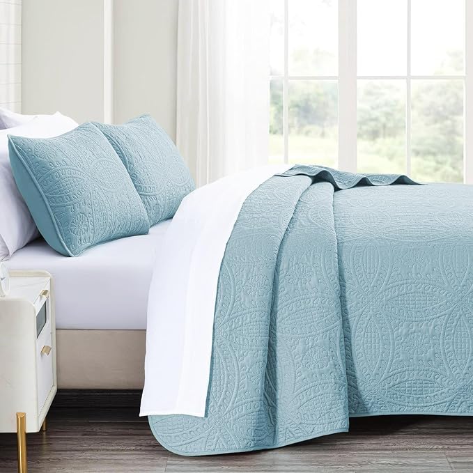 akkialla King Quilt Bedding Set,Sky Blue Ultrasonic King/Cal King Quilt Set,Lightweight Soft Bedspread Coverlet,Modern Style Coin Pattern Bed Cover for All Seasons,3 Piece(1 Quilt,2 Pillow Shams)