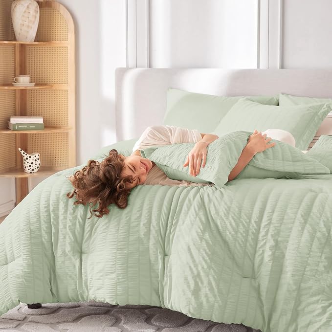 7 Pieces Full Comforter Set, Seersucker Bed in a Bag Full Size, All Season Luxury Bedding Set with Comforter, Flat Sheet, Fitted Sheet, Pillowcases & Shams, Light Green