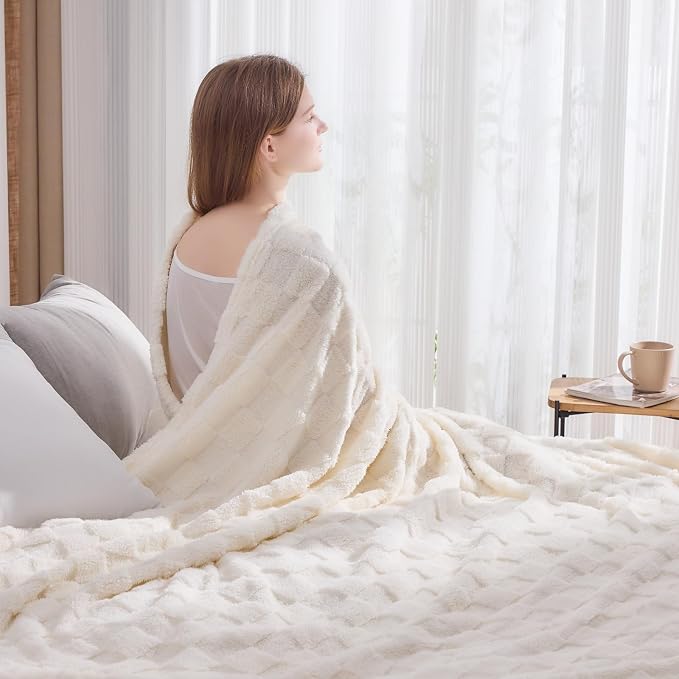 NEWCOSPLAY 3D Checkered Flannel Queen Blanket, Ivory Checkered, 90"x90" | Super Soft Cute Lightweight Decorative Premium Silky Fleece Blanket for Couch Sofa Bed, Gift for Women Men, All Season Use