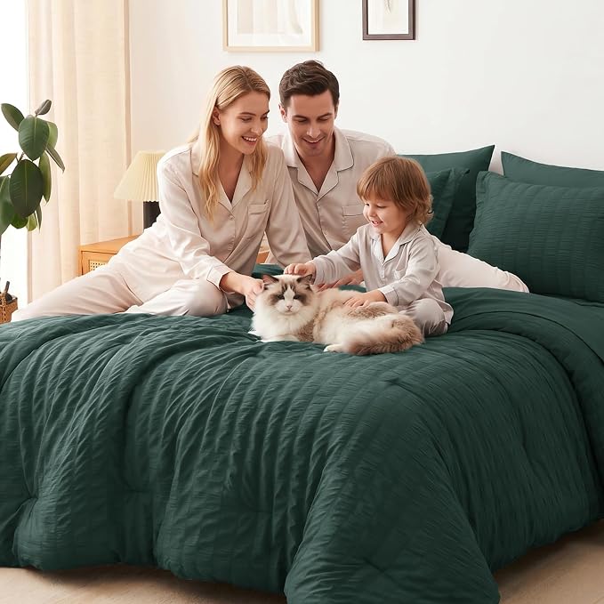 Queen Comforter Set, 7 Pieces Forest Green Seersucker Bed in a Bag | OEKO-TEX Certified, All Season Bedding Set with 240 GSM Down Alternative Comforter, Flat & Fitted Sheets, Pillowcases & Shams