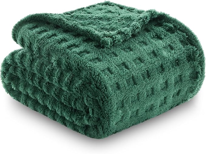 NEWCOSPLAY 3D Waffle Checkered Flannel Throw Blanket, Dark Green, 50"x70" | Super Soft Cute Lightweight Decorative Premium Silky Fleece Blanket for Couch Sofa Bed, Gift for Women Men, All Season Use