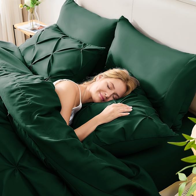 HIMEET Queen Comforter Set Emerald Green - 7 Pieces Pintuck Bed in a Bag | OEKO-TEX Certified, 240GSM Down Alternative Comforter, 14" Deep Pocket Fitted Sheet + Flat Sheet + 2 Pillowcases + 2 Shams
