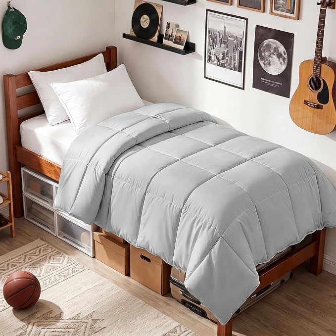 EASELAND Twin/Twin XL Down Alternative Comforter, Light Grey, 64x88 Inches | Quilted Duvet Insert for College Dorm, Soft Lightweight Bedding with Corner Tabs, Breathable Machine Washable Dorm Essentials
