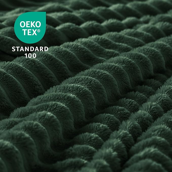 BEDELITE 3D Ribbed Emerald Green Fleece Twin Blanket for Couch, 60x80 Inch | Soft Warm Fluffy Blanket for Bed Sofa College Dorm Room Decor, Luxury Cozy Plush Birthday Gifts for Women Girls, Lightweight
