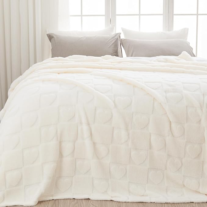 NEWCOSPLAY 3D Heart Checkered Flannel Queen Blanket, Ivory Love, 90"x90" | Super Soft Cute Lightweight Decorative Premium Silky Fleece Blanket for Couch Sofa Bed, Gift for Women Men, All Season Use