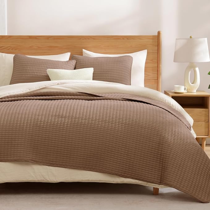 Brown California/Oversized King Size Quilt Bedding Set | Lightweight Soft Bedspreads Coverlet with 2 Pillow Shams for All Season, 120" x 110"