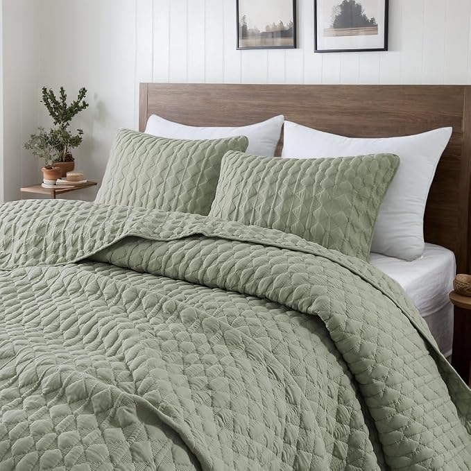 WDCOZY Sage Green Quilt King Size Bedding Sets with 2 Pillow Shams, Lightweight Soft Bedspread Coverlet, Quilted Blanket Thin Comforter Bed Cover, All Season Spring Summer, 3 Pieces, 104x90 inches