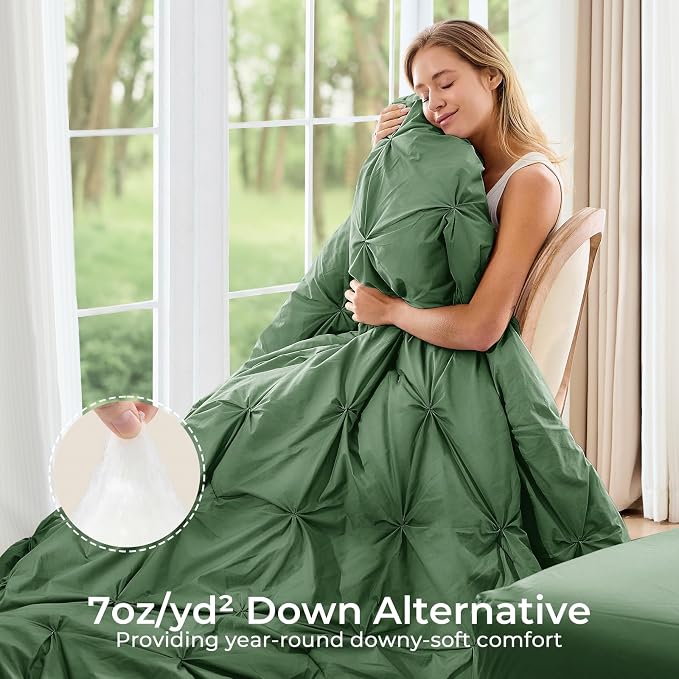 Sasttie Queen Comforter Set, 7-Piece Bed in a Bag, Pintuck Bedding Sets for All Season, Includes Comforter, Flat Sheet, Fitted Sheet, Pillowcases and Pillowshams, Forest Green
