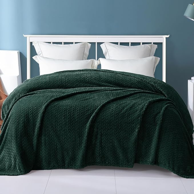 Exclusivo Mezcla Soft Fleece Bed Blanket Twin Size, 60”x80”, Forest Green | Cozy Fluffy Lightweight Blankets for Summer, Decorative Plush Flannel Throws for Living Room, Bedroom with Leaves Pattern