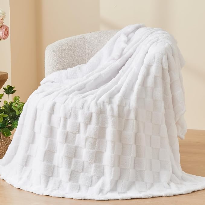NEWCOSPLAY 3D Checkered Flannel Throw Blanket, White Checkered, 50"x70" | Super Soft Cute Lightweight Decorative Premium Silky Fleece Blanket for Couch Sofa Bed, Gift for Women Men, All Season Use