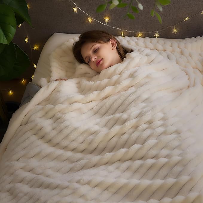 NEWCOSPLAY Fleece Ribbed Cozy King Blanket for Couch, Ivory, 90"x110" | Premium Silky Flannel Blanket, Soft Lightweight Fluffy Throw Blanket for Bed Sofa Decor, Gift for All Season Use