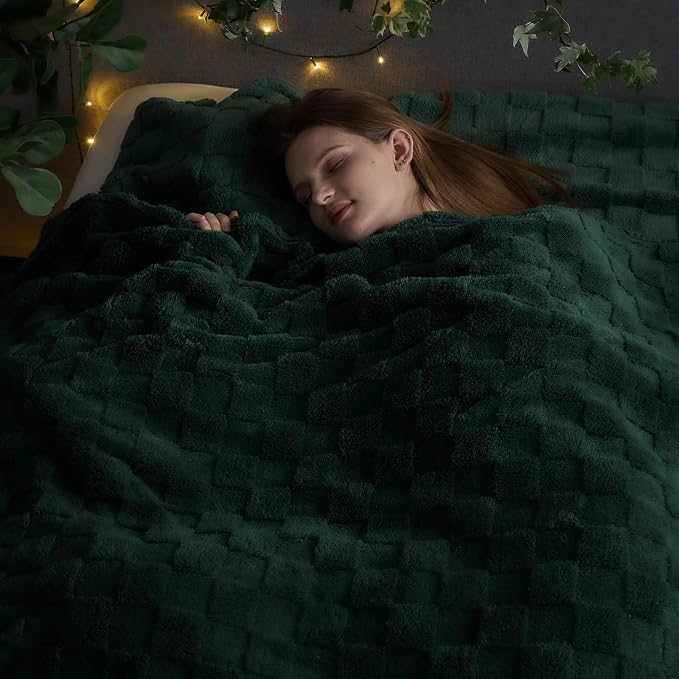 NEWCOSPLAY 3D Checkered Flannel Queen Blanket, Dark Green, 90"x90" | Super Soft Cute Lightweight Decorative Premium Silky Fleece Blanket for Couch Sofa Bed, Gift for Women Men, All Season Use
