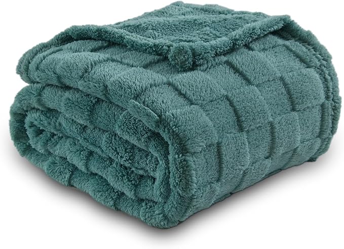 NEWCOSPLAY 3D Checkered Flannel King Blanket, Light Teal, 90"x110" | Super Soft Cute Lightweight Decorative Premium Silky Fleece Blanket for Couch Sofa Bed, Gift for Women Men, All Season Use