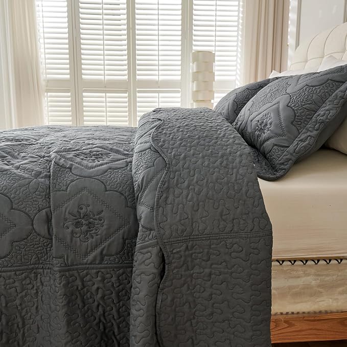 Cmfshape Floral Embroidery Quilt Set,3 Pieces King Quilt Bedding Set,Classic Diamond Pattern Quilts,Ultra Soft Lightweight Reversible Bedspread Coverlets for All Season(Grey,102"x90")