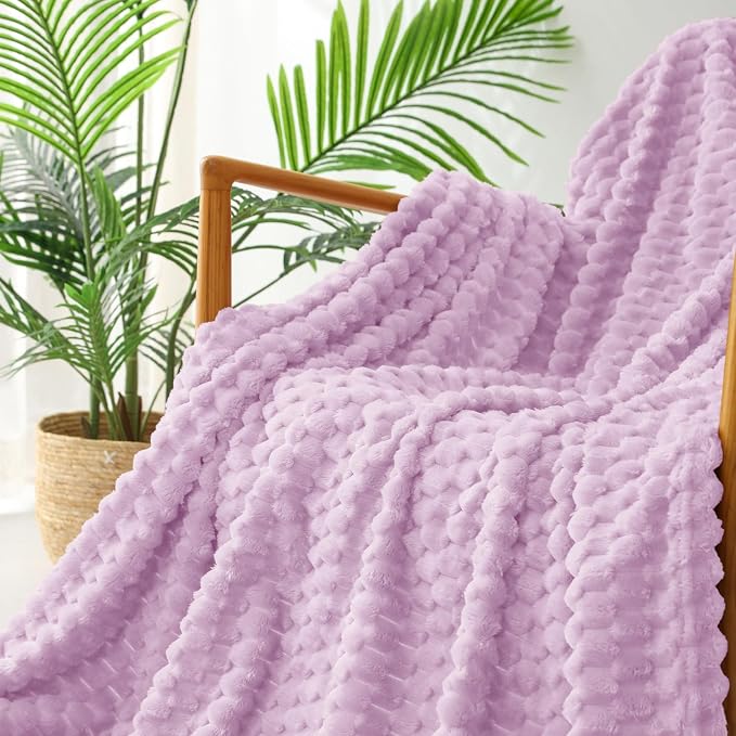 Exclusivo Mezcla 3D Fleece Queen Size Blanket for Bed, Lilac Purple | Extra Soft Fuzzy Plush Lightweight Bed Blankets, Cozy Fluffy Decorative Blankets for All Seasons, 90x90 Inches