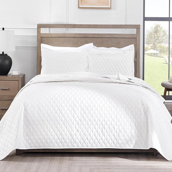 Exclusivo Mezcla Reversible Twin Quilt Bedding Set, White | Lightweight Bedspreads with 1 Pillow Sham, Soft Microfiber, All Season Bed Coverlets for Dorm Bedroom Guest Room, 68x88 Inch