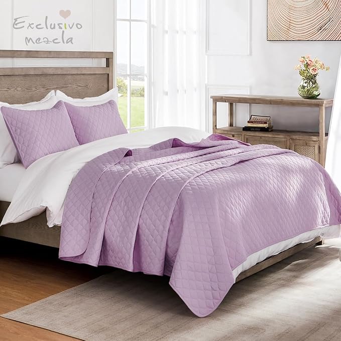 Exclusivo Mezcla Reversible California King Quilt Set, Lilac | Lightweight Bedspreads with 2 Pillow Shams, Soft Microfiber, All Season Bed Coverlets for Bedroom Guest Room, 112x104 Inch