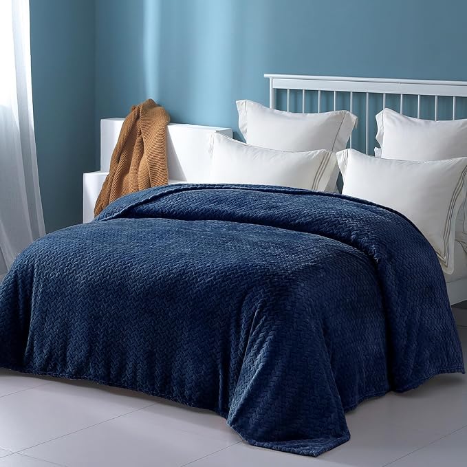 Exclusivo Mezcla Soft Fleece Bed Blanket King Size, 90”x104”, Navy Blue | Cozy Fluffy Lightweight Blankets for Summer, Decorative Plush Flannel Throws for Living Room, Bedroom with Leaves Pattern