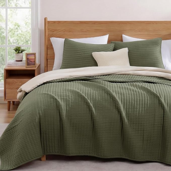 Olive Green California/Oversized King Size Quilt Bedding Set | Lightweight Soft Bedspreads Coverlet with 2 Pillow Shams for All Season, 120" x 110"