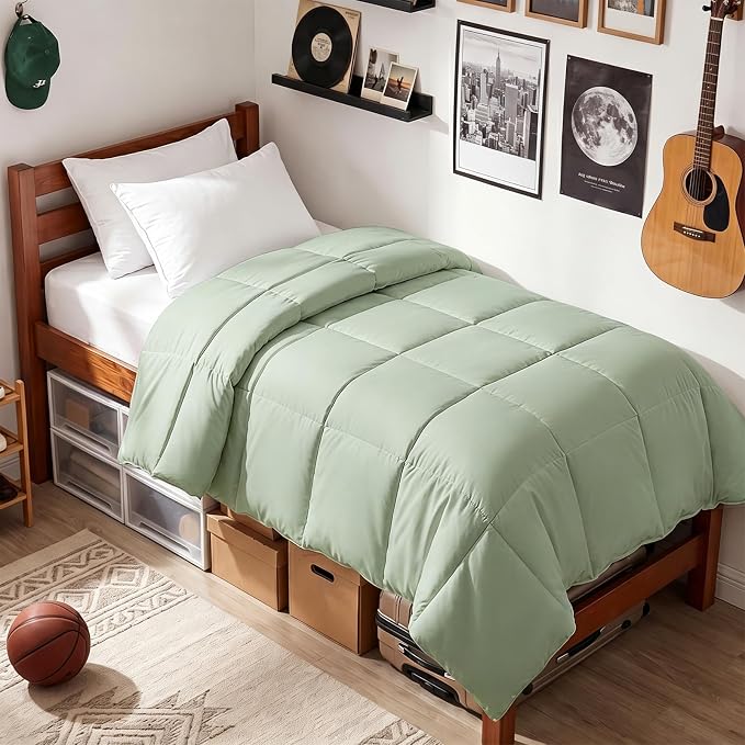 EASELAND Twin XL Down Alternative Comforter, Sage Green, 68x92 Inches | College Dorm Quilted Duvet Insert, Soft Lightweight Bedding with Corner Tabs, Breathable Machine Washable Dorm Essentials