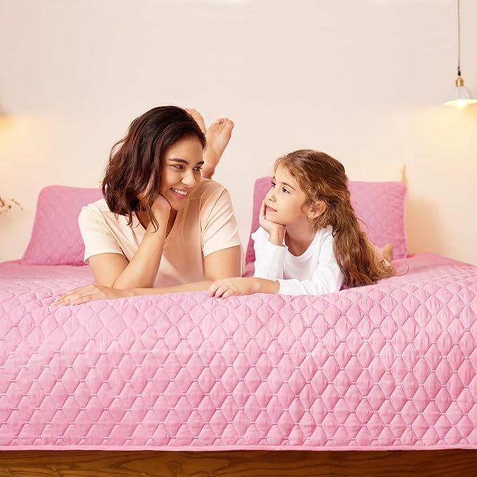 Exclusivo Mezcla Reversible California King Quilt Set, Bright Pink | Lightweight Bedspreads with 2 Pillow Shams, Soft Microfiber, All Season Bed Coverlets for Bedroom Guest Room, 112x104 Inch