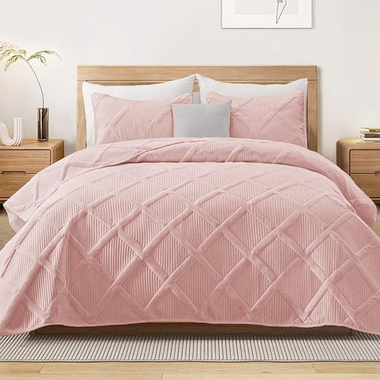 Exclusivo Mezcla Twin Size Quilt Set, Blush Pink | Soft Bedspreads with 1 Pillow Sham, Modern Striped Pattern, Lightweight Bedding Set Coverlets for All Seasons, 68x88 Inch
