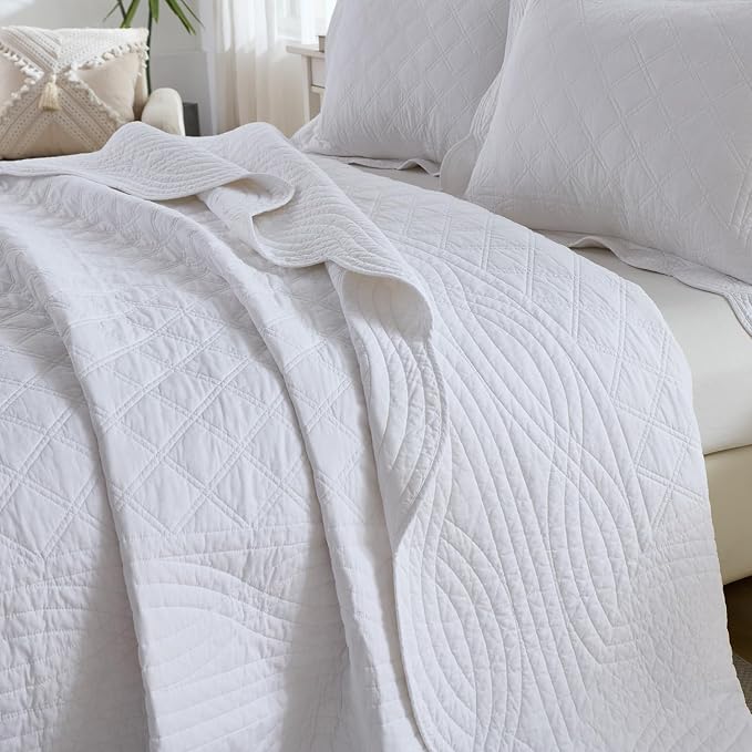 meadow park Quilt Set Queen Size - 3 Pieces, 100% Cotton Lightweight Coverlet with Diamond Pattern and Scallop Edges, Ultra Soft, Pet-Friendly, All-Season Use, White