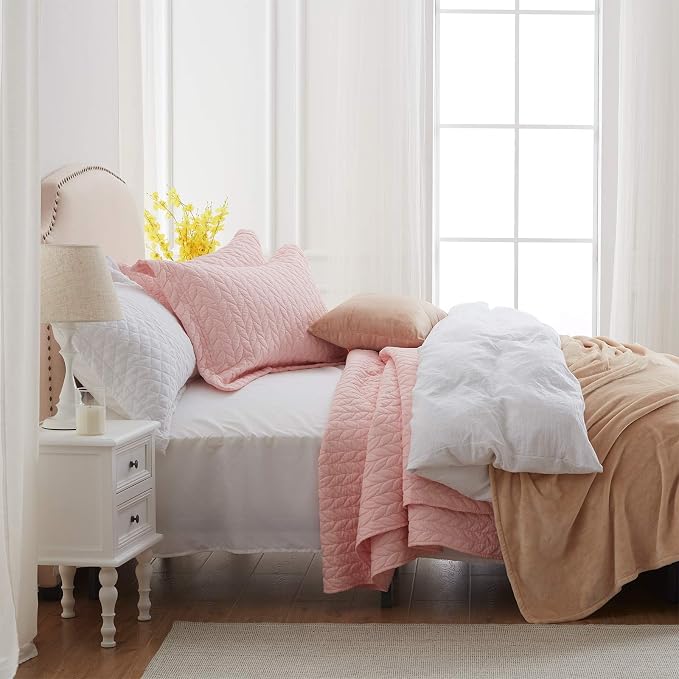 SunStyle Home Queen Quilt Bedding Set, Lightweight Summer Bedspreads,Pink | Soft Coverlet With 2 Pillow Shams,Morden Style Quilts for All Season, Suitable for Bed,Couch,Bedroom,Guest Room,90"X96"