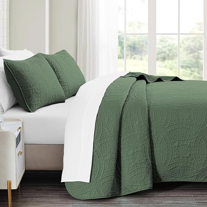 akkialla King Quilt Bedding Set,Olive Green Ultrasonic King/Cal King Quilt Set,Lightweight Soft Bedspread Coverlet,Modern Style Coin Pattern Bed Cover for All Seasons,3 Piece(1 Quilt,2 Pillow Shams)