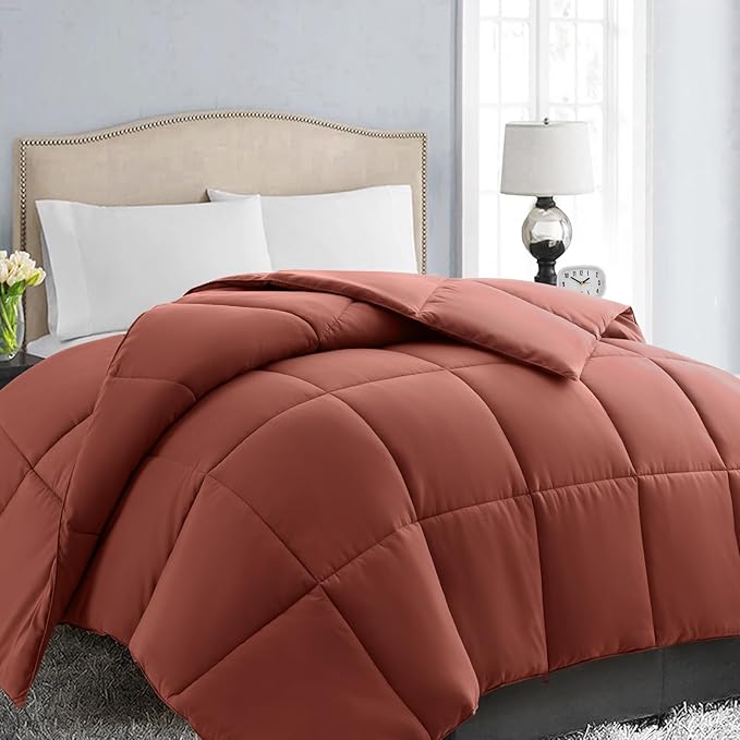 EASELAND Full Size Down Alternative Comforter, Terracotta, 82x86 Inches | Quilted Duvet Insert for All Seasons, Soft Lightweight Bedding with Corner Tabs, Breathable Machine Washable Hotel Quality