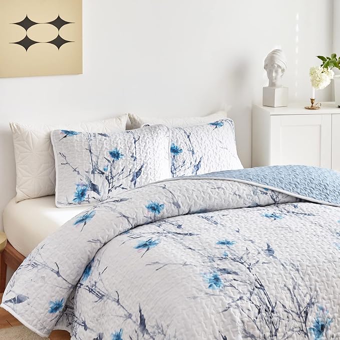 Botanical Quilt Set 3 Pieces Full/Queen Size, Blue Flower Branch on White Reversible Bedspread Coverlet Set, Soft Microfiber Lightweight Bed Cover for All Season (90" x 90", 1 Quilt+ 2 Pillow Shams)