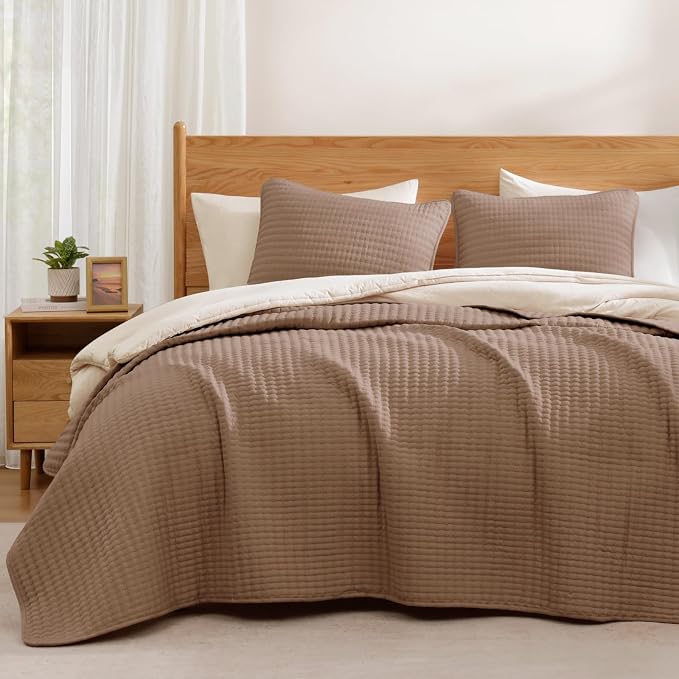 Oversized King Quilt-Brown Lightweight Bedspreads Quilt Bedding Set | Soft Coverlet with 2 Shams for All Seasons, Suitable for Bed, Couch, 102"x110"