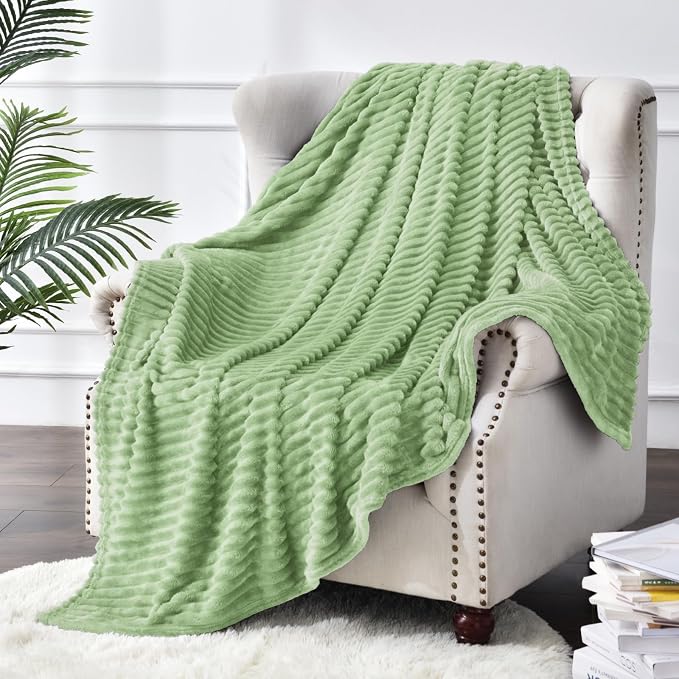 BEDELITE 3D Ribbed Apple Green Fleece Throw Blanket for Couch, 50x60 Inch | Soft Warm Decorative Fluffy Blanket, Cozy Plush Lightweight Fuzzy Throw Blanket for Bed Sofa Home Room Decor, Gift for Women