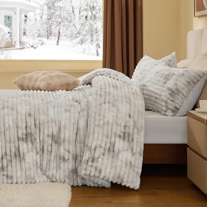 BEDELITE Fleece Queen Comforter Set, Fluffy Bed Set, Grey&White | Super Soft & Warm Bedding, Luxury Fuzzy Faux Fur Comforter for Winter, Heavy Plush Bedding, with 2 Pillowcases