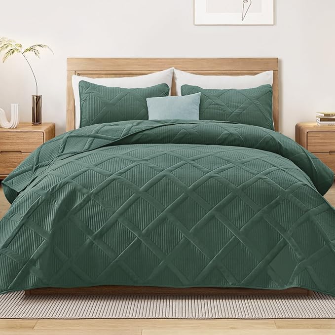 Exclusivo Mezcla Twin Size Quilt Set, Green | Soft Bedspreads with 1 Pillow Sham, Modern Striped Pattern, Lightweight Bedding Set Coverlets for All Seasons, 68x88 Inch