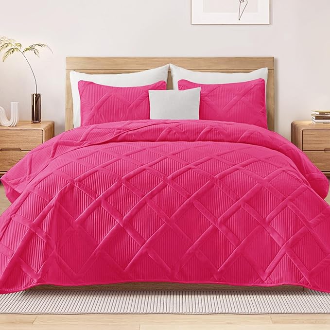 Exclusivo Mezcla Twin Size Quilt Set, Hot Pink | Soft Bedspreads with 1 Pillow Sham, Modern Striped Pattern, Lightweight Bedding Set Coverlets for All Seasons, 68x88 Inch
