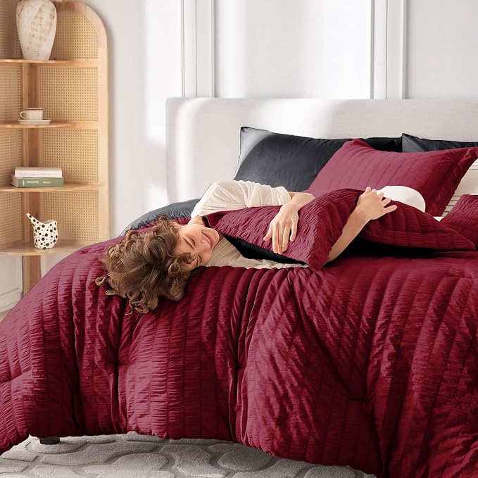 5 Pieces Twin Comforter Set, Seersucker Bed in a Bag Twin Size, All Season Luxury Bedding Set with Comforter, Flat Sheet, Fitted Sheet, Pillowcase & Sham, Red & Black