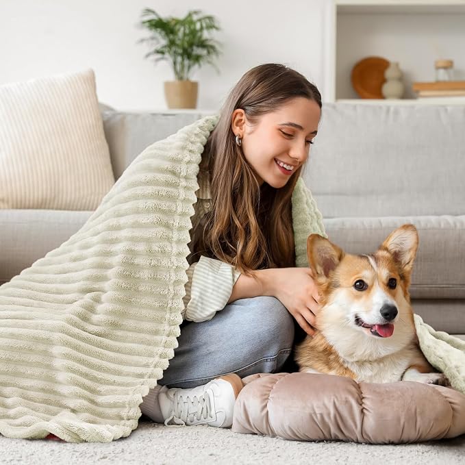 BEDELITE Ribbed Jacquard Beige Fleece Throw Blanket for Couch, 50x70 Inch | Soft Warm Decorative Fluffy Blanket, Cozy Plush Lightweight Fuzzy Throw Blanket for Bed Sofa Home Room Decor, Gift for Women