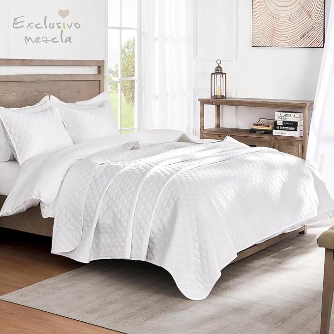Exclusivo Mezcla Reversible Twin Quilt Bedding Set, White | Lightweight Bedspreads with 1 Pillow Sham, Soft Microfiber, All Season Bed Coverlets for Dorm Bedroom Guest Room, 68x88 Inch