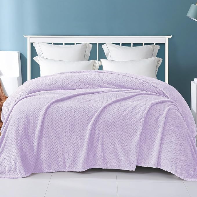 Exclusivo Mezcla Soft Fleece Bed Blanket King Size, 90”x104”, Lilac Purple | Cozy Fluffy Lightweight Blankets for Summer, Decorative Plush Flannel Throws for Living Room, Bedroom with Leaves Pattern
