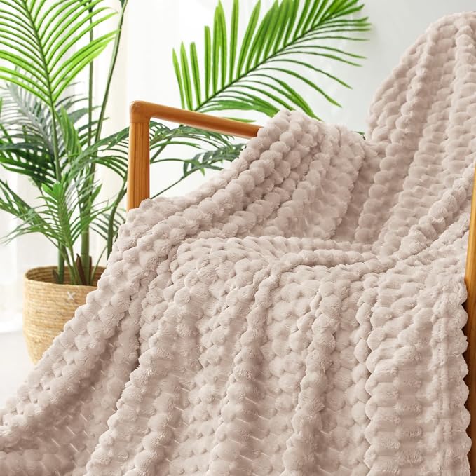 Exclusivo Mezcla 3D Fleece King Size Blanket for Bed, Camel | Extra Soft Fuzzy Plush Lightweight Bed Blankets, Cozy Fluffy Decorative Blankets for All Seasons, 90x104 Inches
