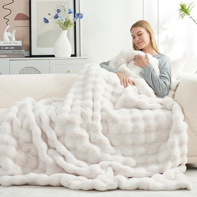 Cozy Bliss Faux Fur Throw Blanket for Bed King Size, Fuzzy Soft Plush Thick Bubble Blanket for Sofa Bedroom Living Room, 108 * 90 Inches Cream White